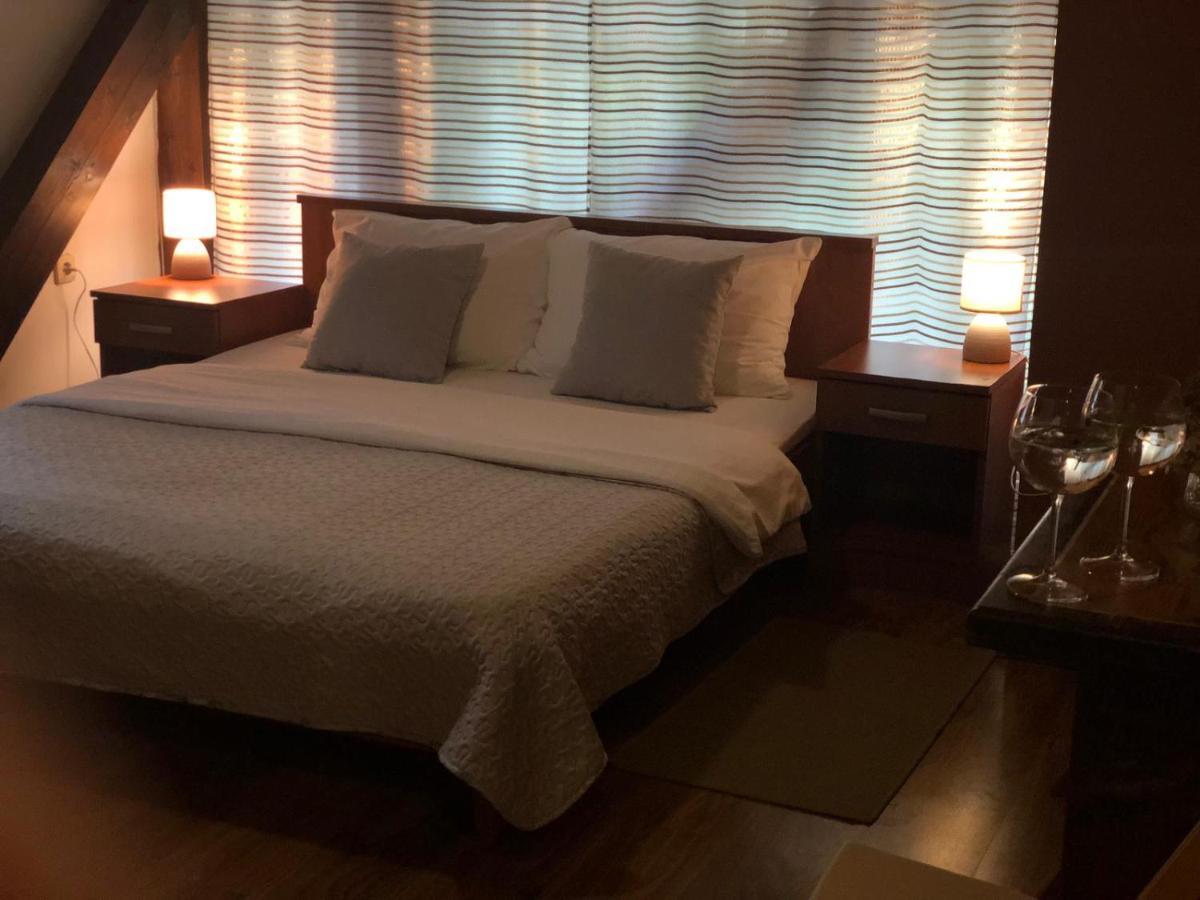 Guesthouse Pod Rastockim Krovom سلوني المظهر الخارجي الصورة