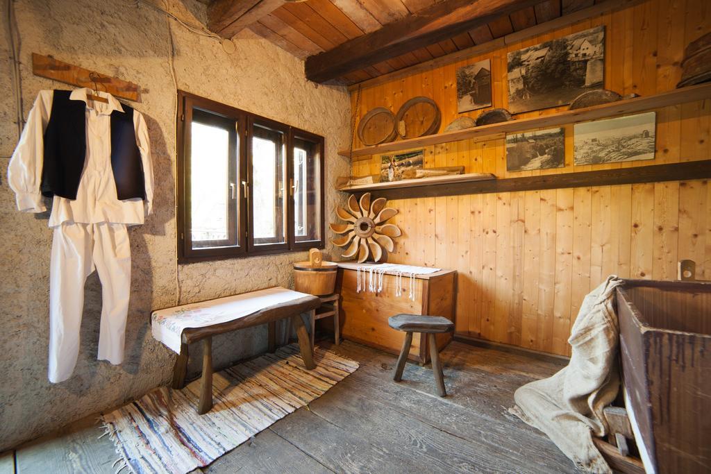 Guesthouse Pod Rastockim Krovom سلوني المظهر الخارجي الصورة